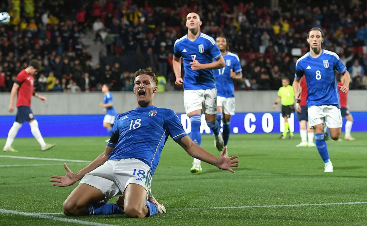 为巴萨后场 为巴萨后场